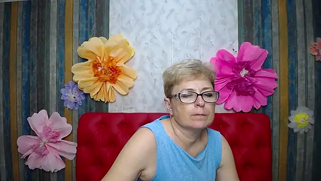 EmiliaGree XXX чат на живо