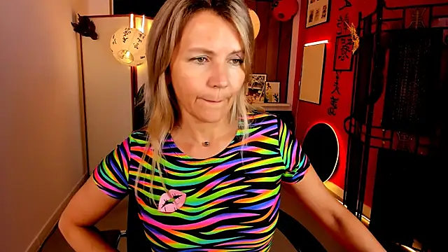 NicoleHitman Chat XXX in diretta