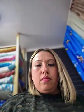 Chatroom XXX en direct de VIOLETA-25_