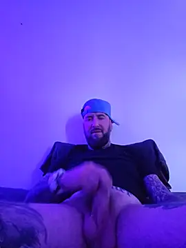 XXX chat uživo modela Beardedtattood