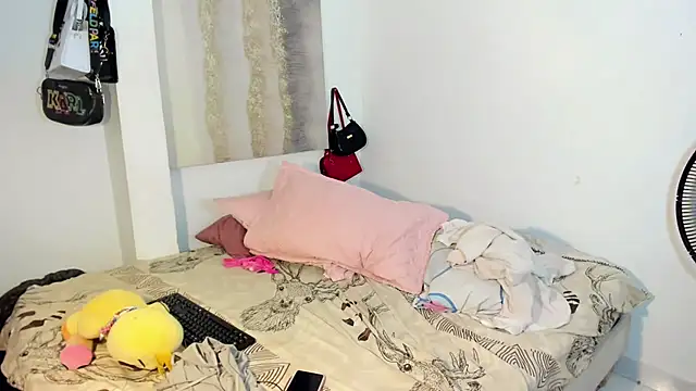 HUGE_BLACKCOCK Adlı Modelin Canlı XXX Sohbeti