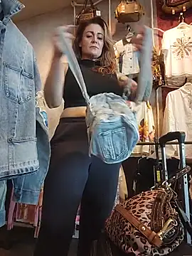 Chat XXX Live HollyTattoo