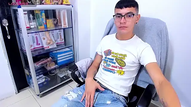 Chat +18 de Alexx_bigcockk ao vivo