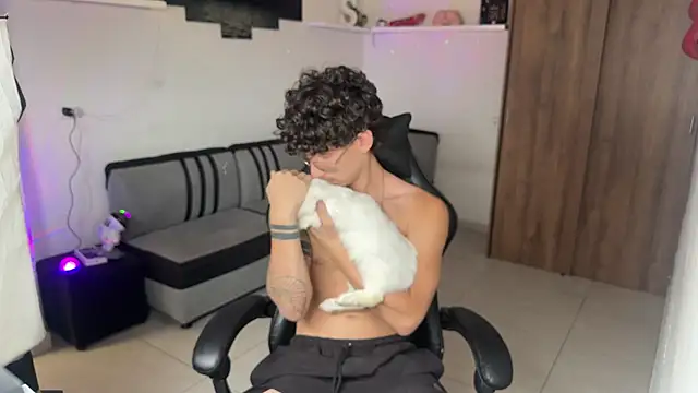 Chat +18 de Kisan_Smith ao vivo