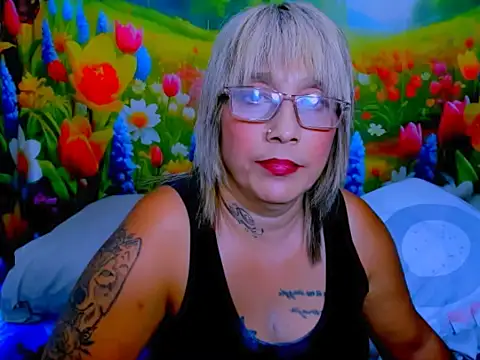 indianroxy's Live XXX Chat