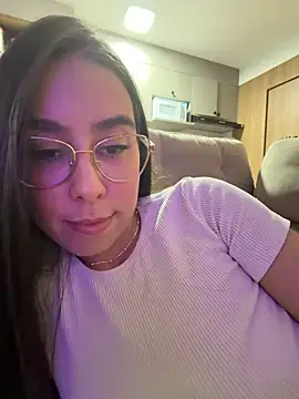 Show de Larah_222 na webcam