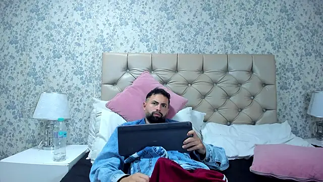 Chat XXX en directo de AndrewCrooss