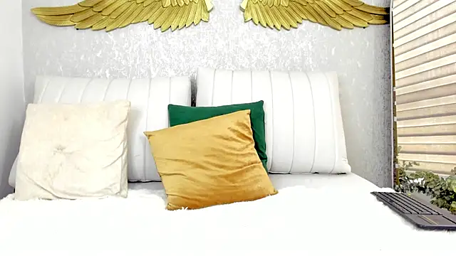 EmmaFerrary Chat XXX live