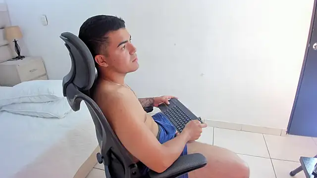 XXX chat uživo modela DominickRios_