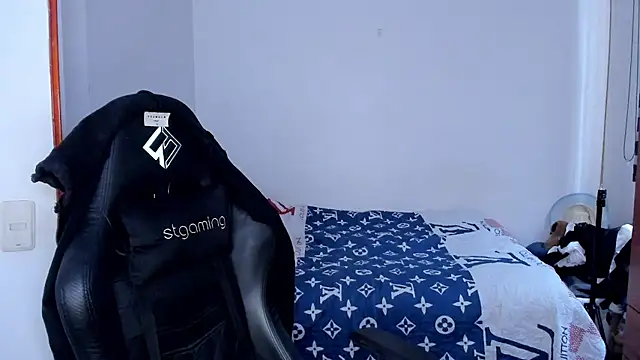 Tommy_Bred 라이브 XXX 채팅
