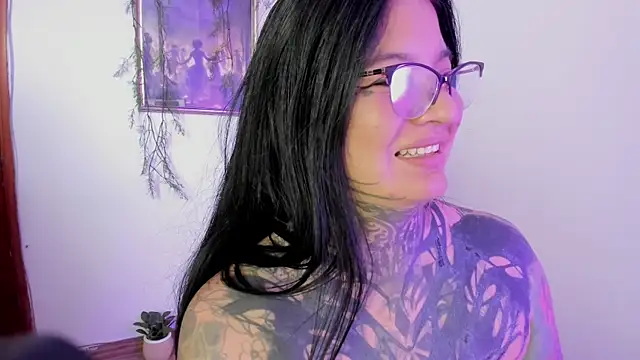 Unatatuada's Live XXX Chat