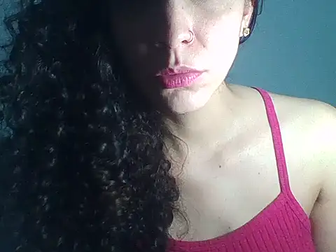 love_juicy Adlı Modelin Canlı XXX Sohbeti
