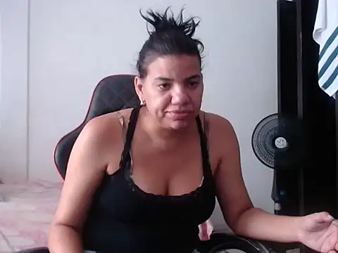 Adriana_0312 XXX чат на живо