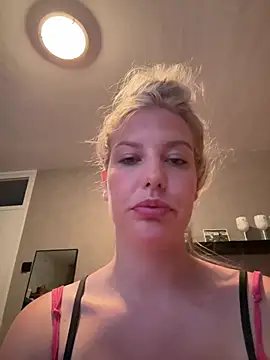 Chloemillerrxx webcam show