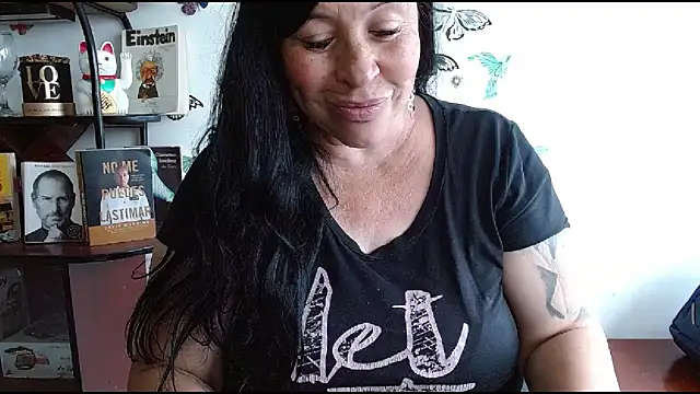 LauraMallioni's Live XXX Chat