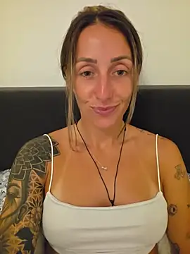 NicoleKaiser Adlı Modelin Canlı XXX Sohbeti