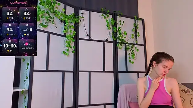 MyrtaMcclaney's Live XXX Chat