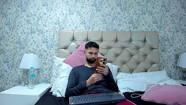 AndrewCrooss Live XXX Chat