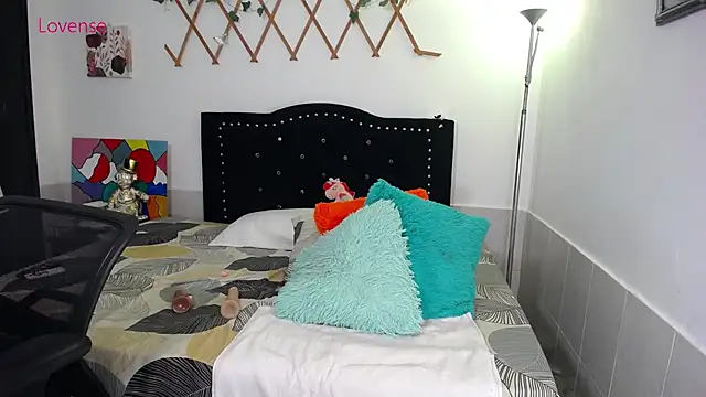 naughty_girl_4uのライブXXXチャット