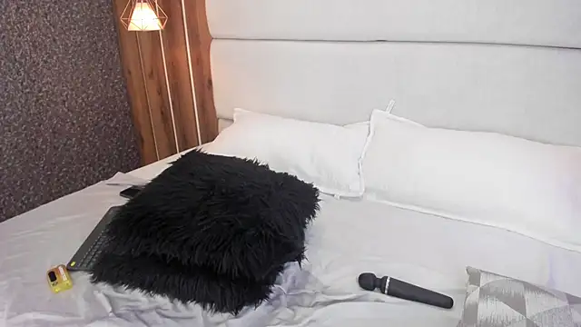 Larabrooks live XXX chat