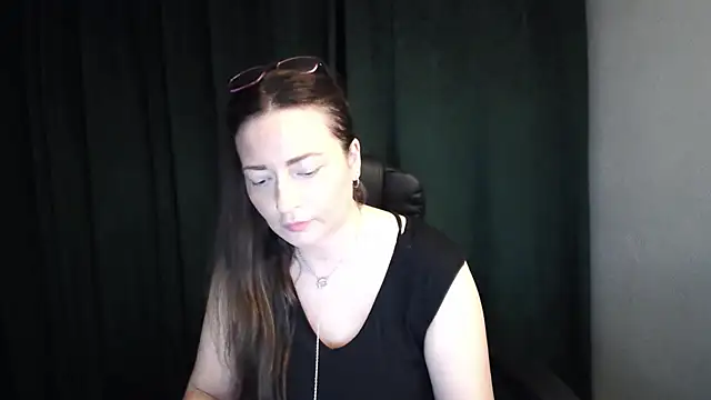 Chatroom XXX en direct de NoraMilf