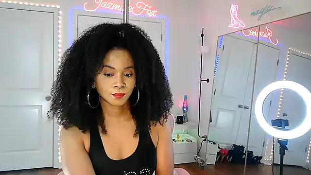 צ'אט XXX בשידור חי של JazmineFoxx