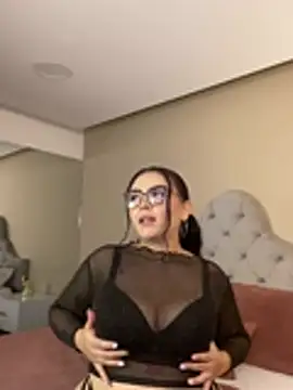 XXX chat uživo modela AlmaraRouge
