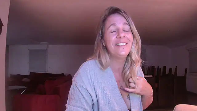 Delichieuse5's Live XXX Chat