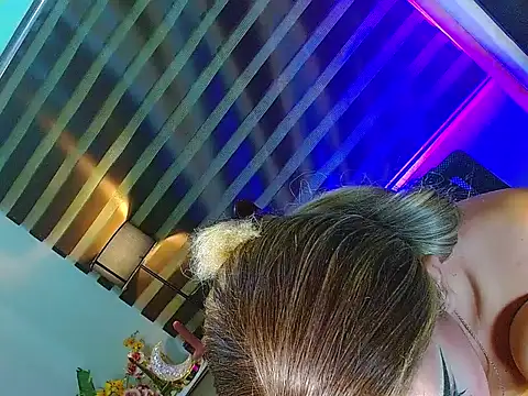 HOLLYWOOD_QUEEN_88's Live XXX Chat