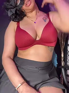 Alana_Queen_X Adlı Modelin Canlı XXX Sohbeti