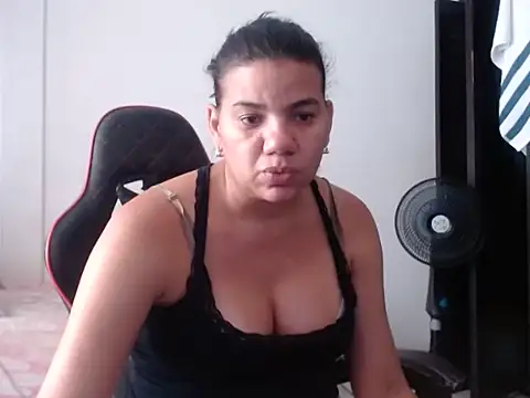 Adriana_0312's Live XXX Chat