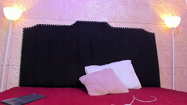 Ema_Jonees' Live XXX Chat