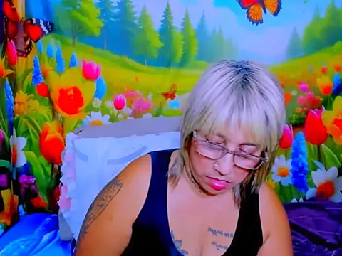 indianroxy's Live XXX Chat