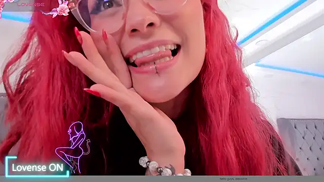 mae_lyra's Live XXX Chat