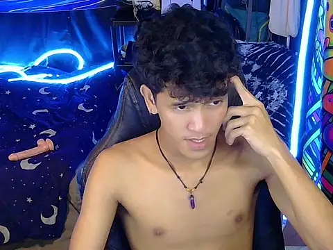 hugekenbigcock Adlı Modelin Canlı XXX Sohbeti