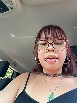 Chat +18 de moan4mona ao vivo