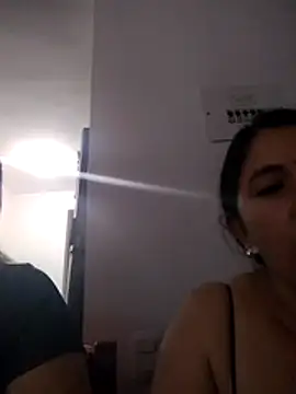 Pokazy przed kamerką – cachonda69-