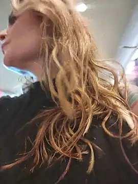 HollyTattoo Show in webcam