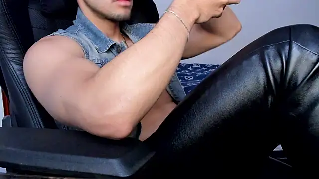 Chatroom XXX en direct de Tommy_Bred