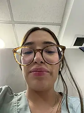 צ'אט XXX בשידור חי של Sweet_Milaa1