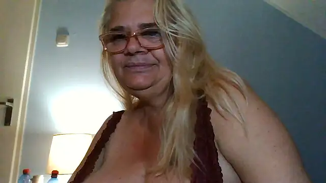 Show de hotladymoon na webcam