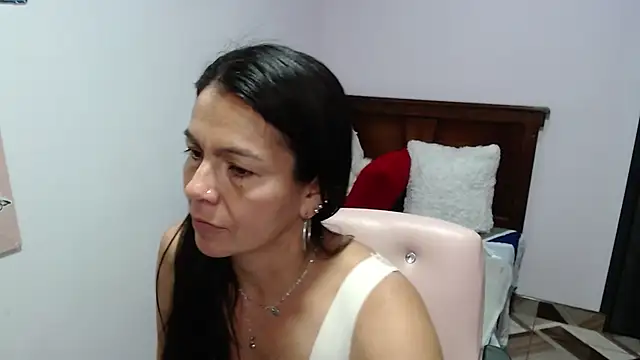 XXX chat uživo modela camilavargas_