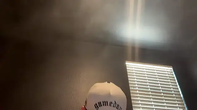 MrCloudzzz Show in webcam