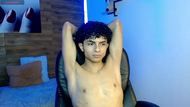 Chat +18 de Curly_Phillip ao vivo