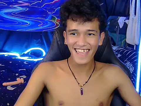 Chatroom XXX en direct de hugekenbigcock