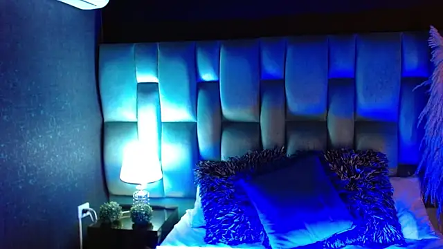 AmmyJones_ Adlı Modelin Canlı XXX Sohbeti