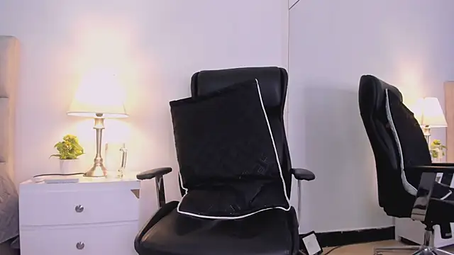 Chriss_Diamond Live XXX-Chat