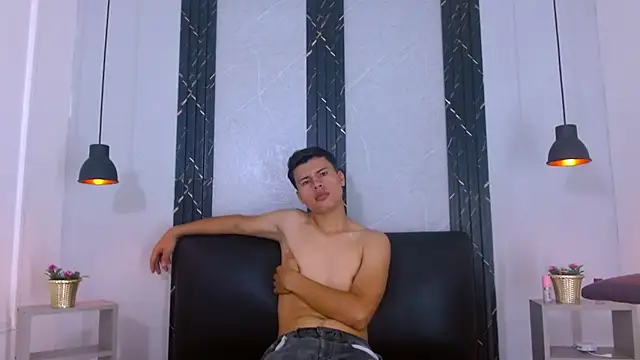 Chat +18 de Ethan_Brooks_ ao vivo