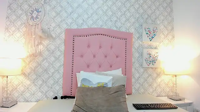 sofia_martinez_9 Adlı Modelin Canlı XXX Sohbeti