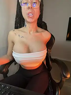 Chat XXX en directo de Lili_Cruz38